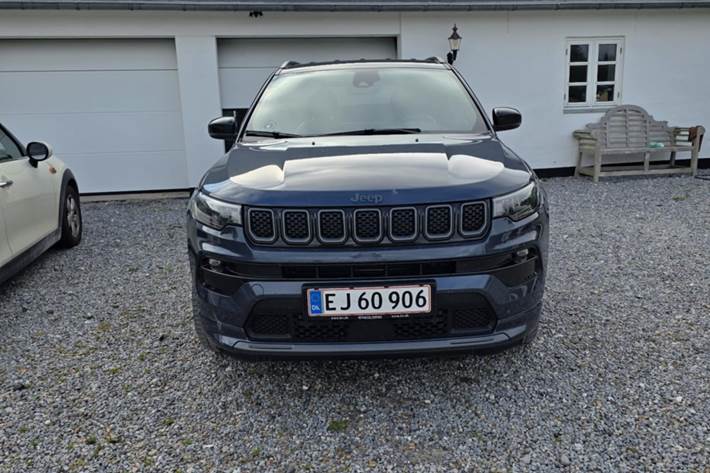 Blå Jeep Compass fra 2021