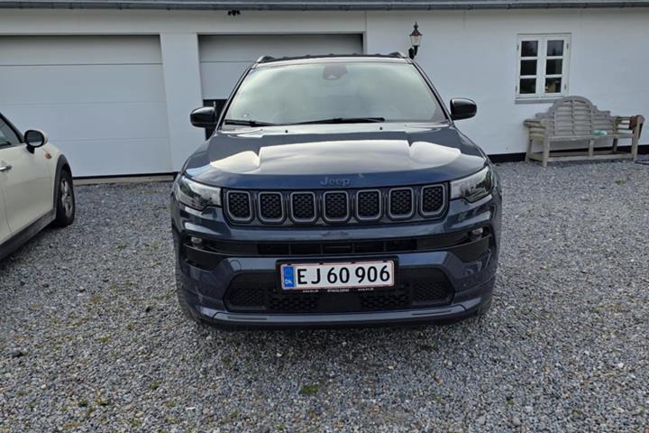 Blå Jeep Compass fra 2021