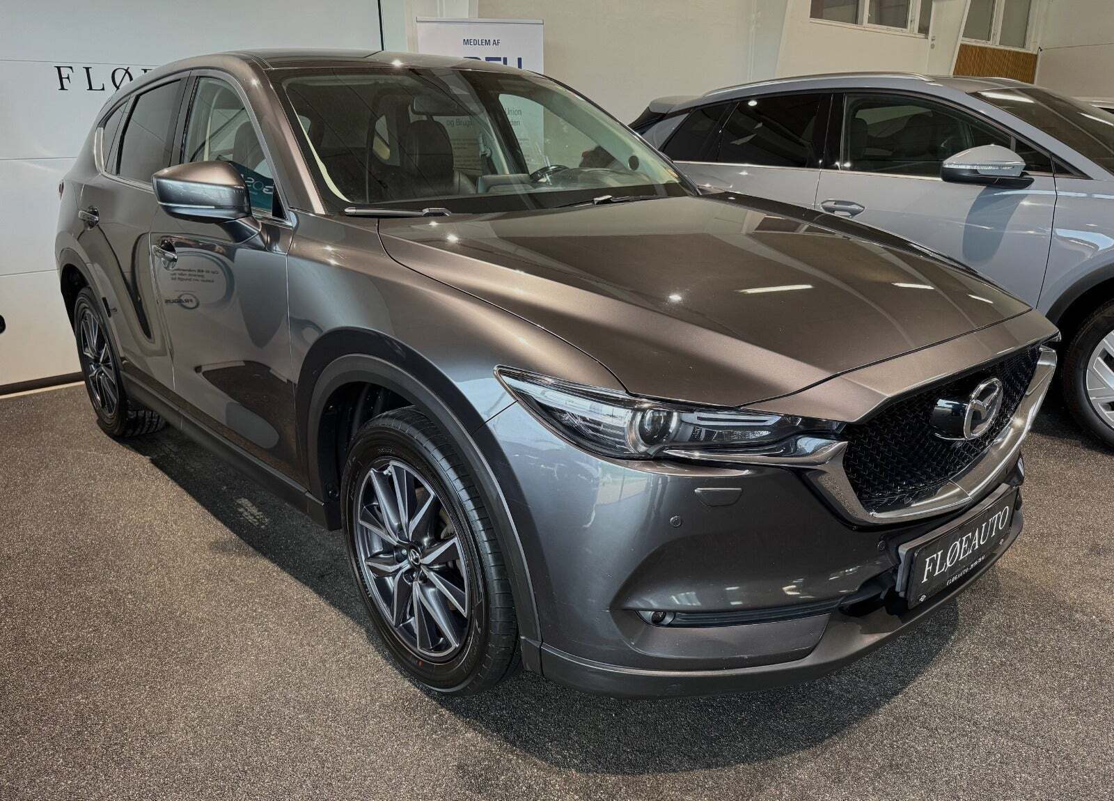 Grå Mazda CX-5 fra 2018 set udefra