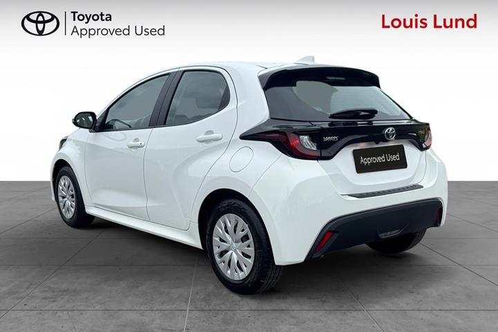 Hvid Toyota Yaris fra 2024