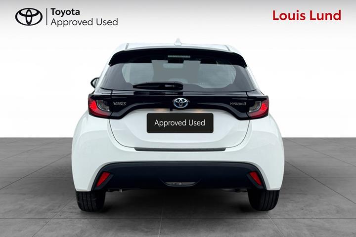 Hvid Toyota Yaris fra 2024