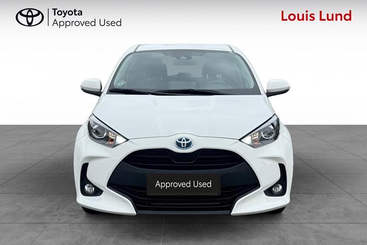 Hvid Toyota Yaris fra 2024