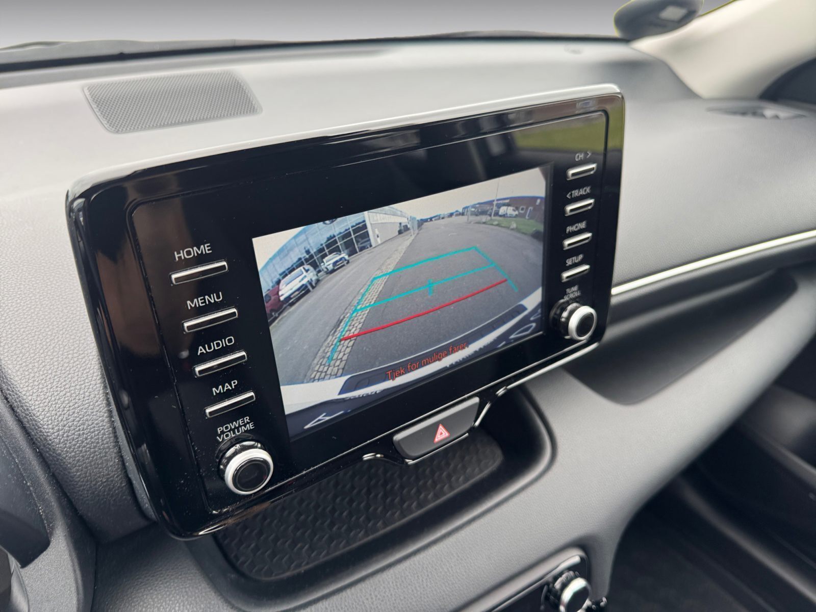 Hvid Toyota Yaris fra 2024