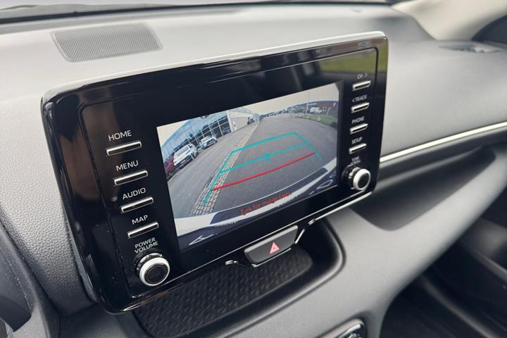 Hvid Toyota Yaris fra 2024
