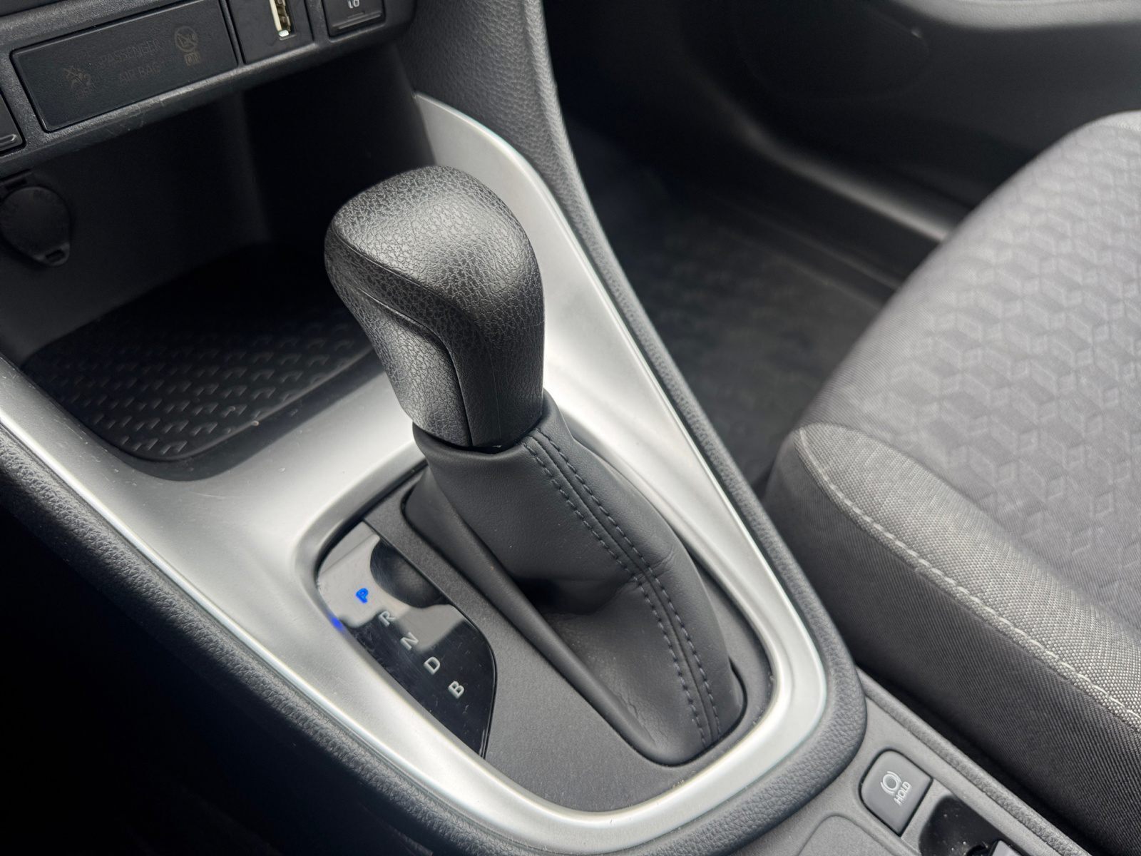 Hvid Toyota Yaris fra 2024