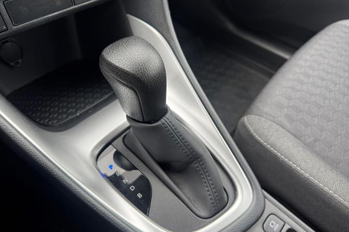 Hvid Toyota Yaris fra 2024