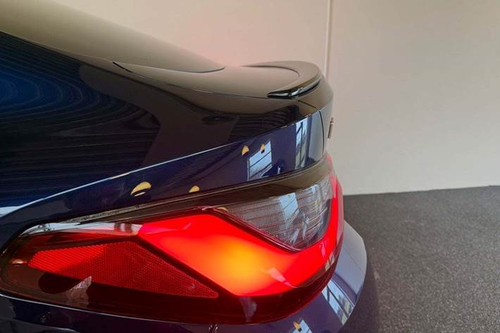 Blå BMW i4 fra 2024