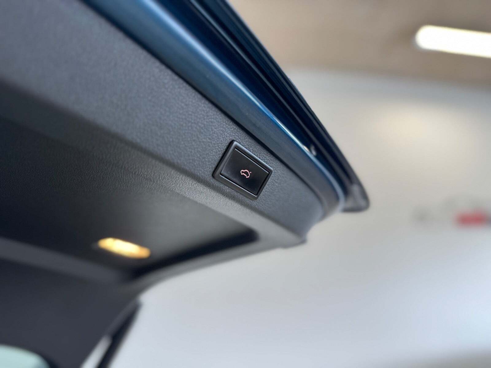 Blå Skoda Superb fra 2019