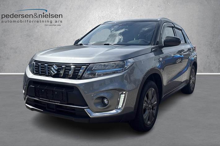 Grå Suzuki Vitara fra 2022 set udefra