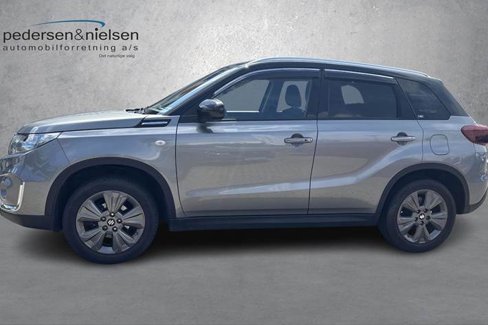 Grå Suzuki Vitara fra 2022