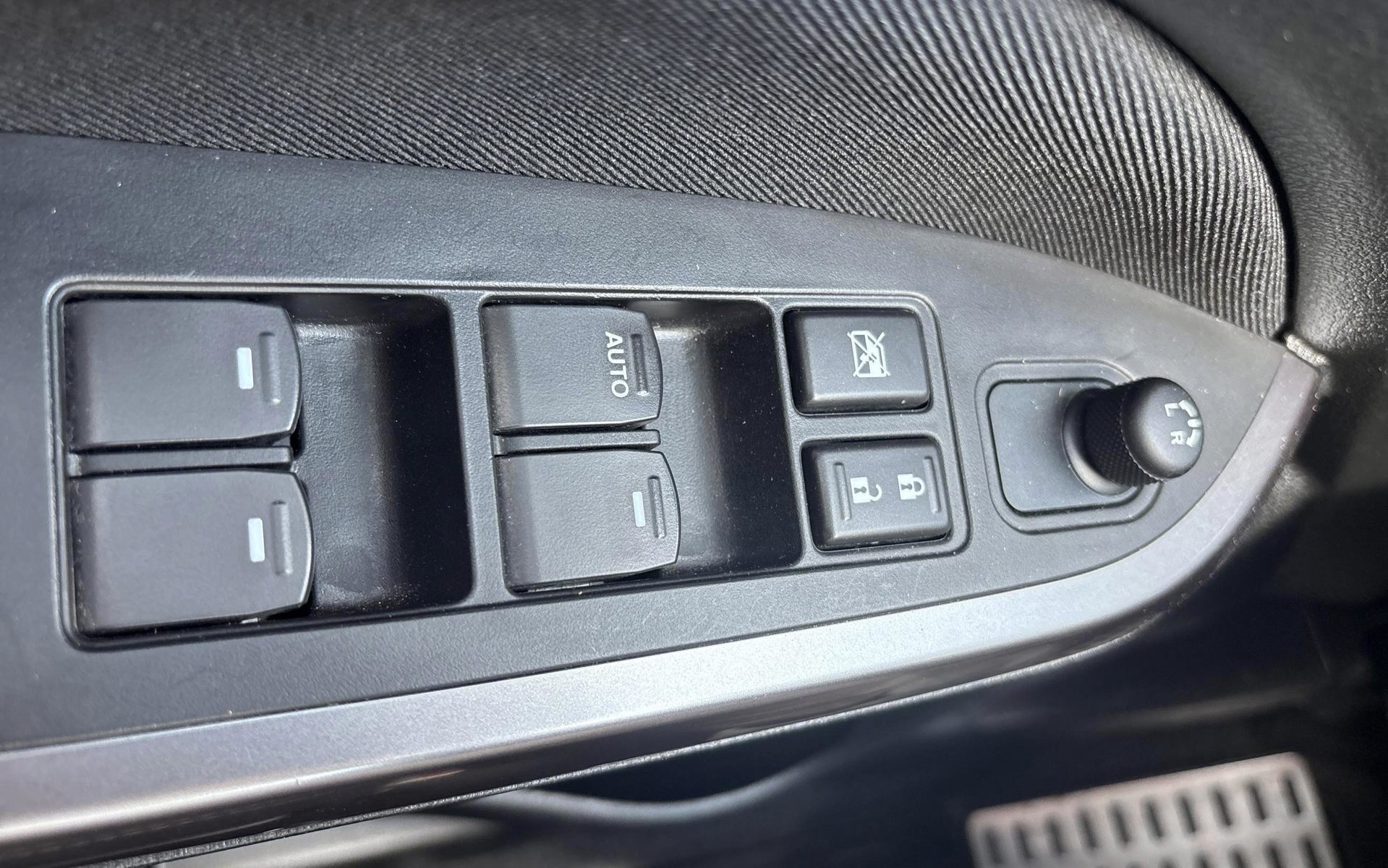 Grå Suzuki Vitara fra 2022