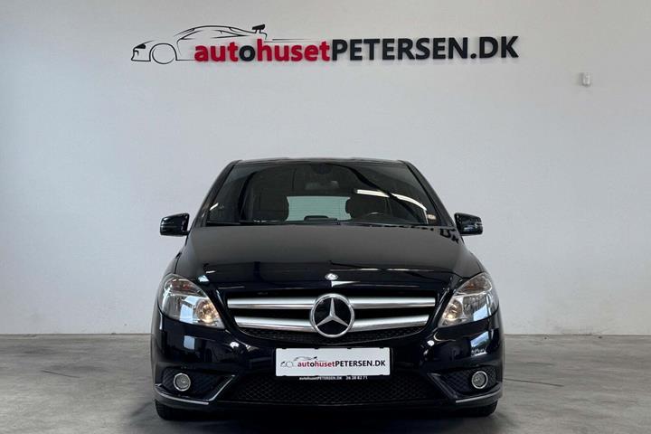 Sort Mercedes B180 fra 2013