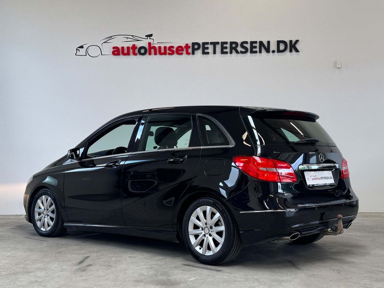 Sort Mercedes B180 fra 2013