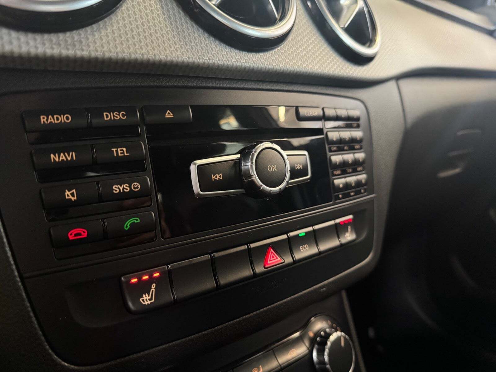 Sort Mercedes B180 fra 2013