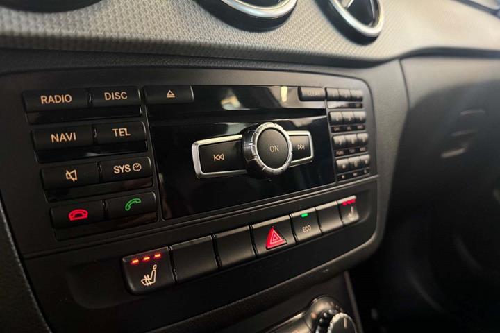 Sort Mercedes B180 fra 2013