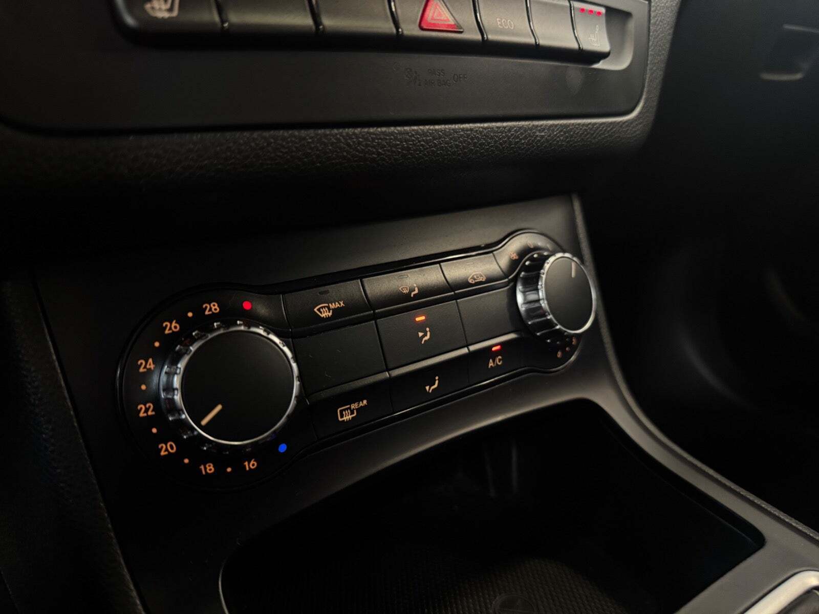 Sort Mercedes B180 fra 2013