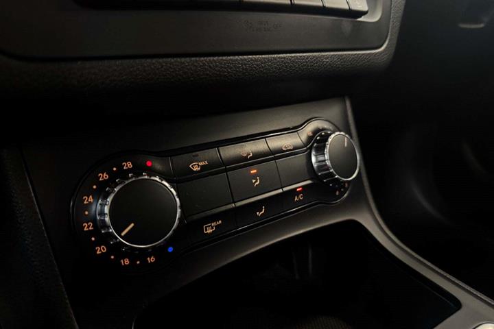 Sort Mercedes B180 fra 2013