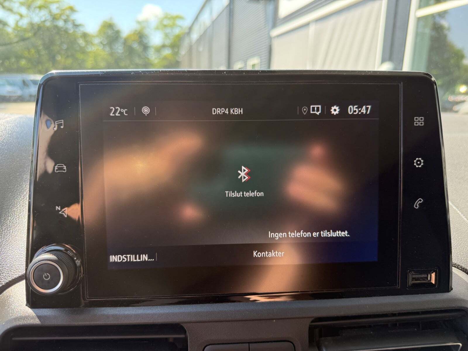 Hvid Opel Combo fra 2019 set indefra