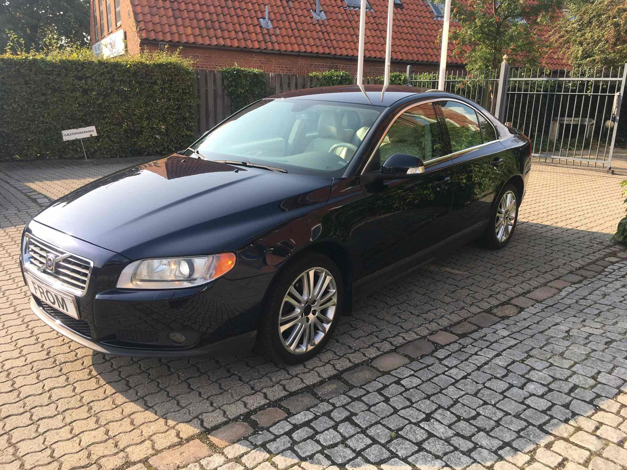 Blå Volvo S80 fra 2008