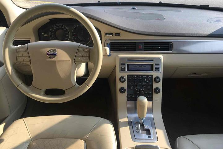 Blå Volvo S80 fra 2008