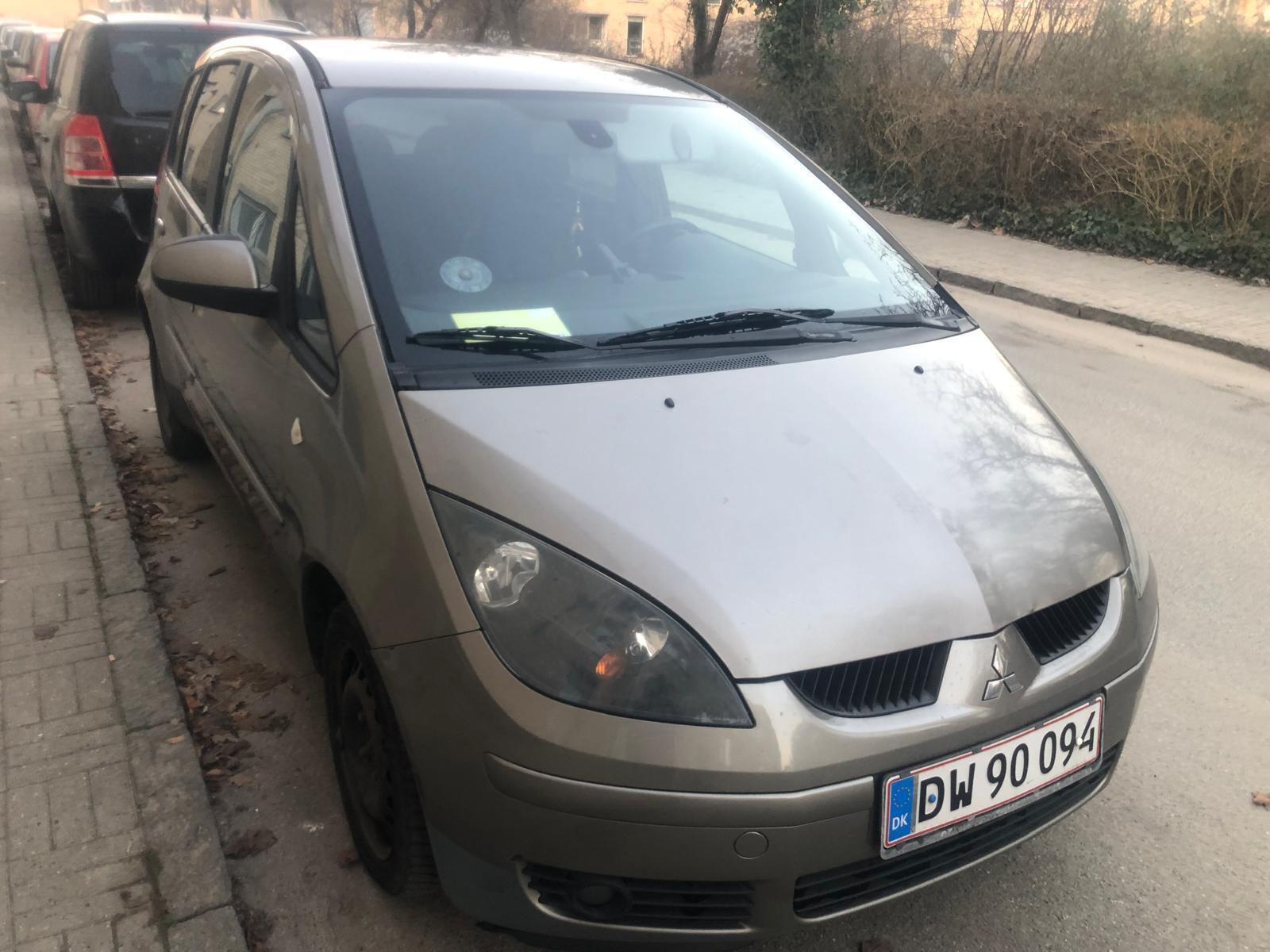 Brun Mitsubishi Colt fra 2007