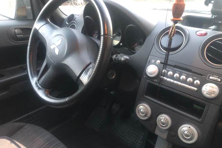 Brun Mitsubishi Colt fra 2007