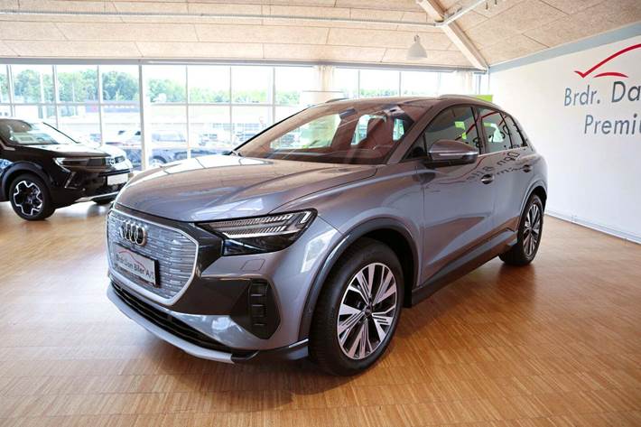 Grå Audi Q4 e-tron fra 2022 set udefra