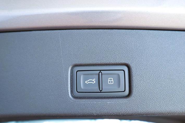 Grå Audi Q4 e-tron fra 2022