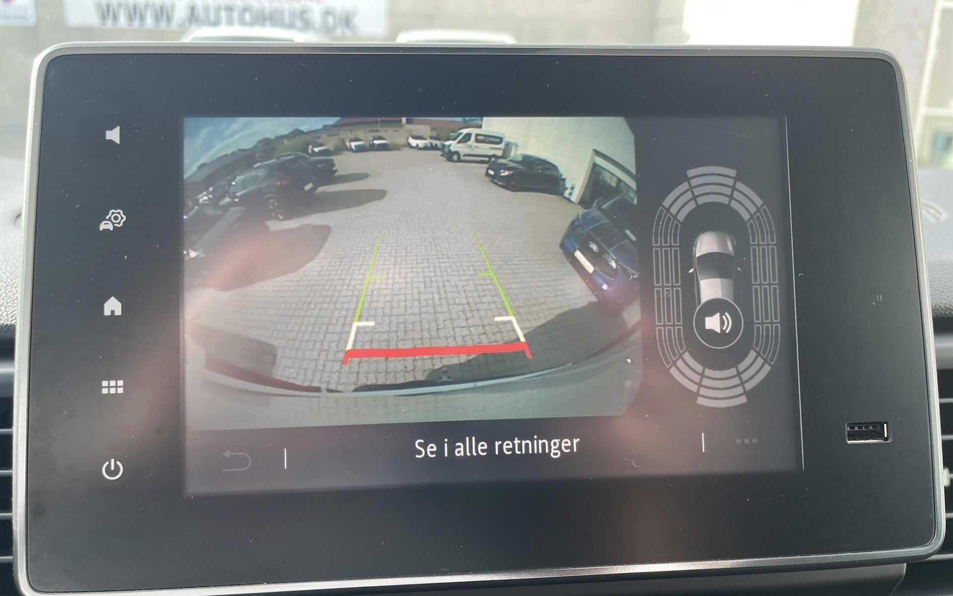 Hvid Nissan Primastar fra 2024