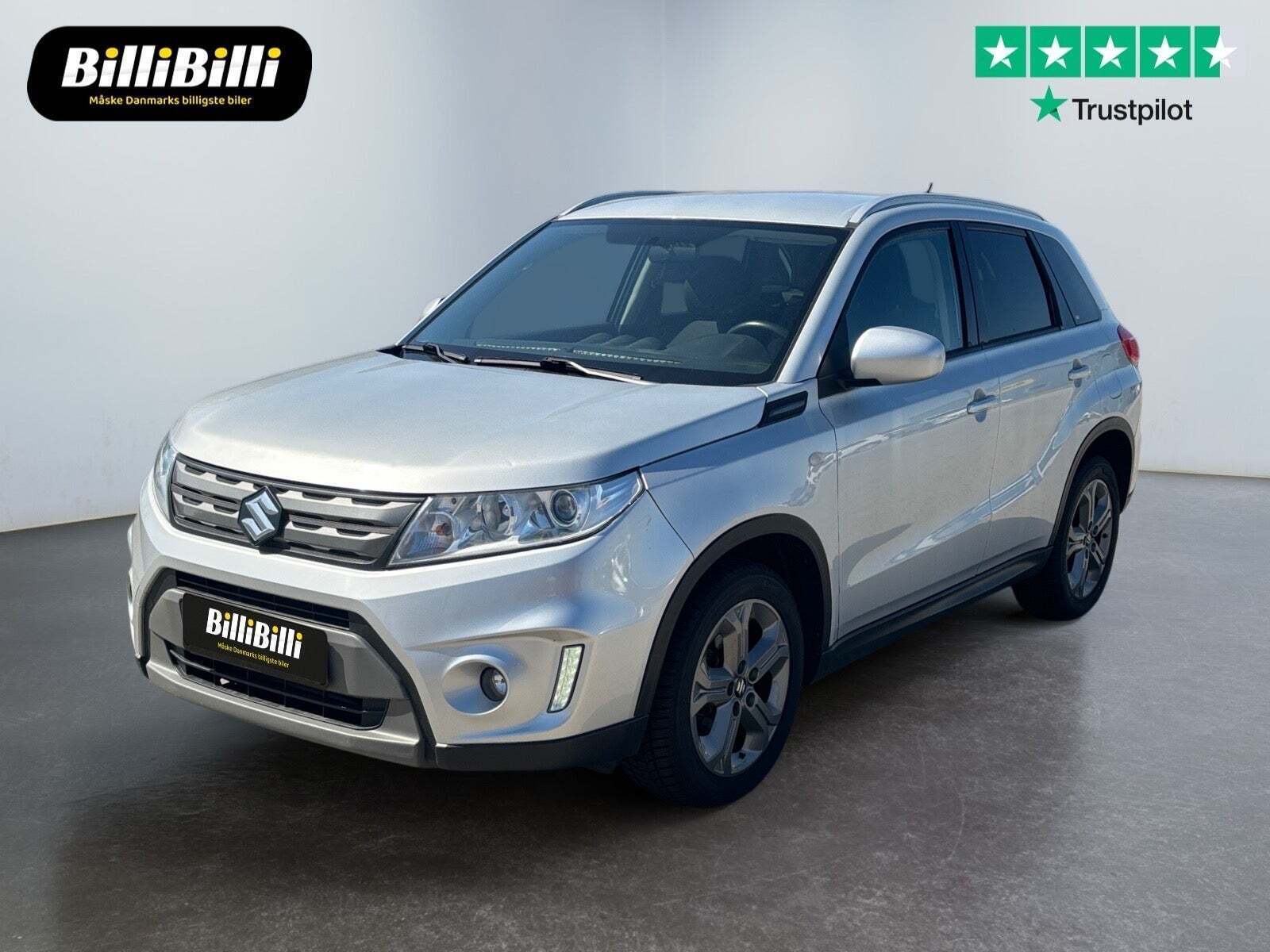 Grå Suzuki Vitara fra 2015 set udefra