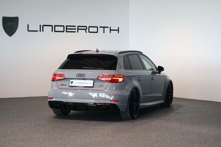 Grå Audi RS3 fra 2017