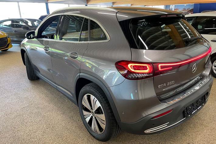 Grå Mercedes EQA250 fra 2022