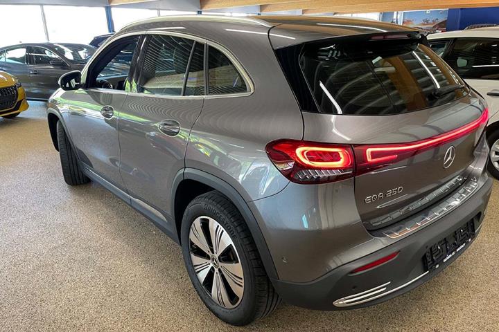 Grå Mercedes EQA250 fra 2022