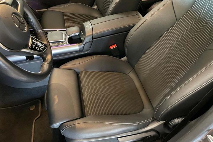 Grå Mercedes EQA250 fra 2022