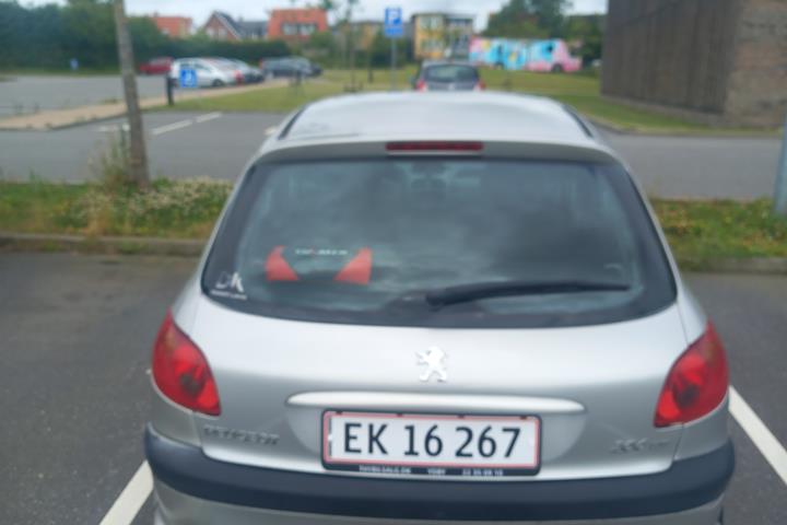Grå Peugeot 206 fra 2008