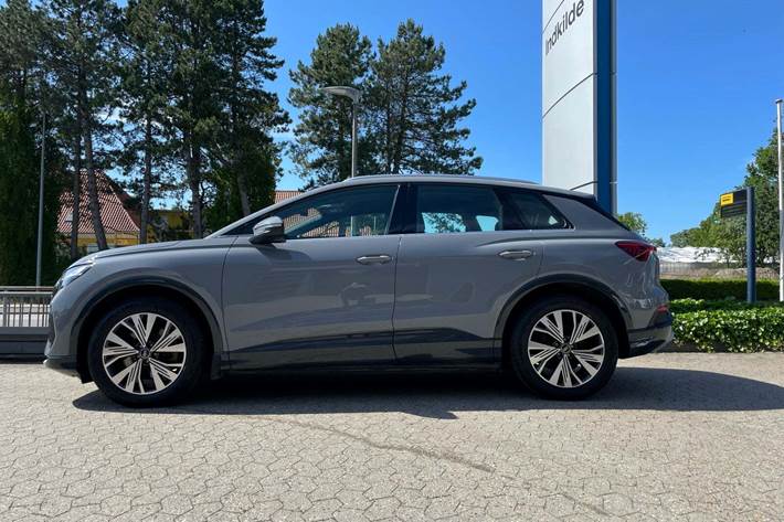 Grå Audi Q4 e-tron fra 2022
