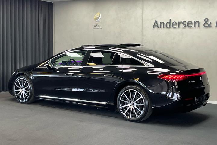 Sort Mercedes EQS 450+ fra 2021 set udefra