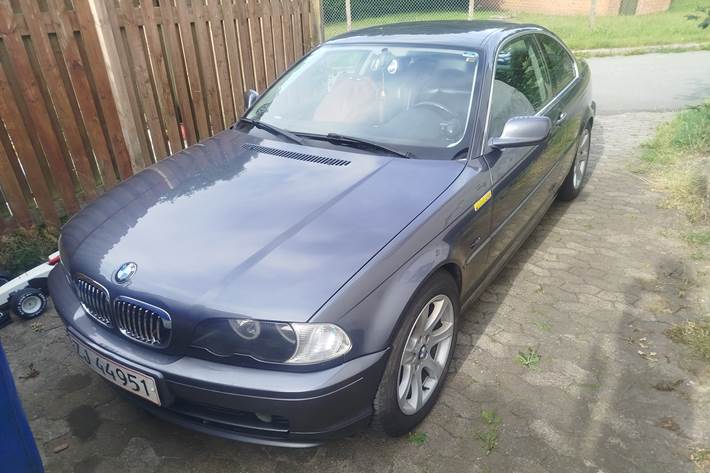 Grå BMW 320Ci fra 2002