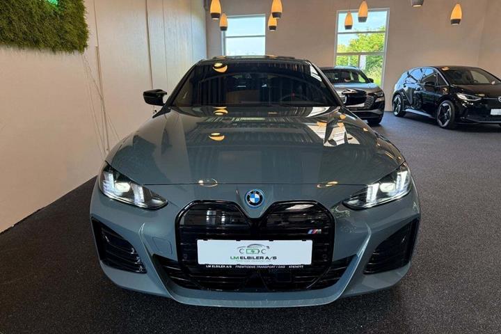 Grøn BMW i4 fra 2025