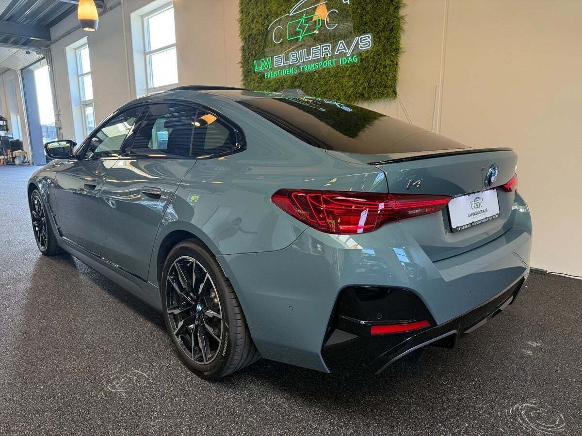 Grøn BMW i4 fra 2025
