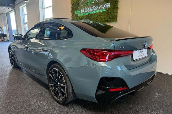 Grøn BMW i4 fra 2025