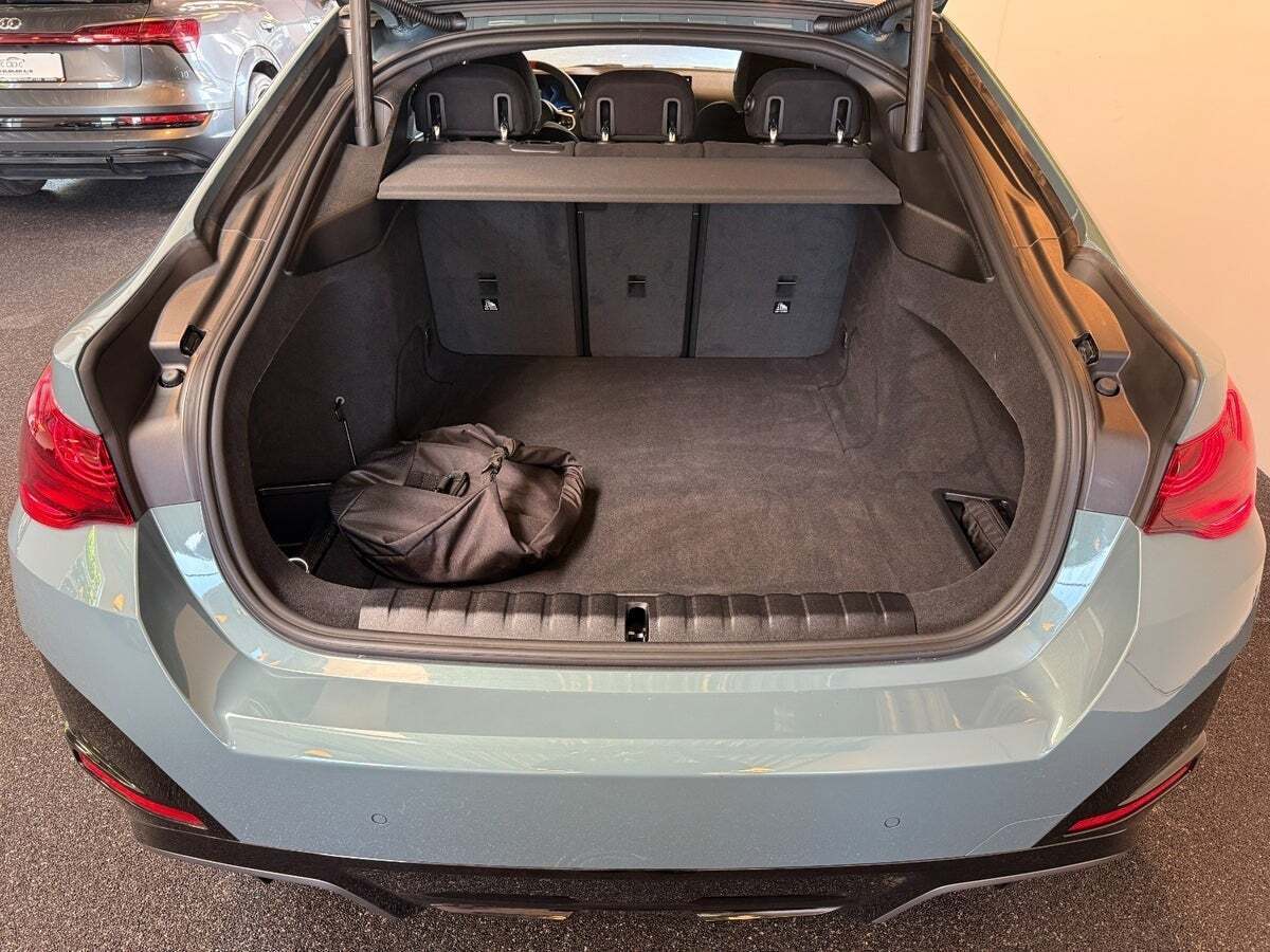 Grøn BMW i4 fra 2025