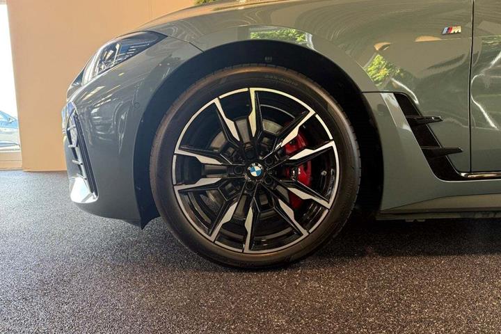 Grøn BMW i4 fra 2025