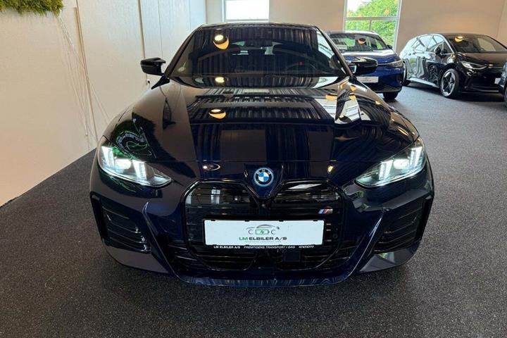 Blå BMW i4 fra 2025