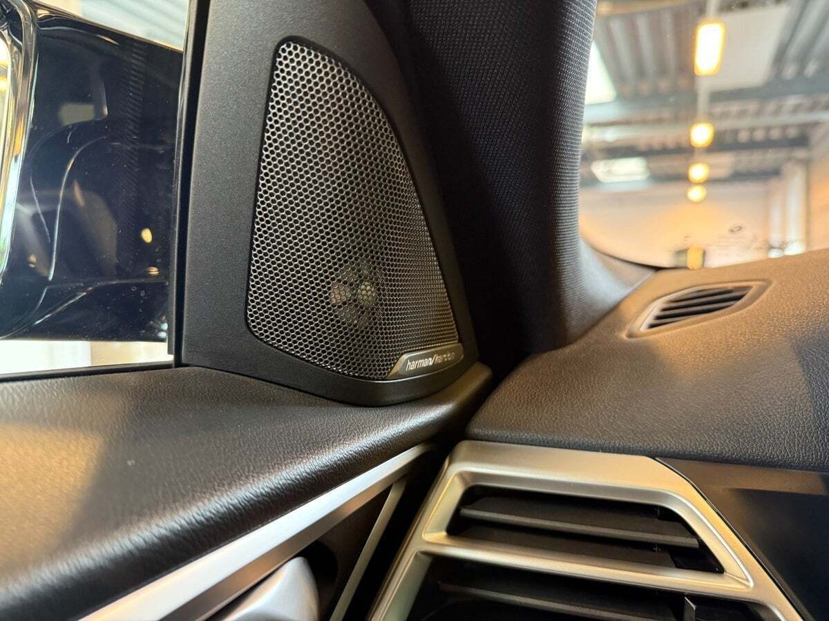 Blå BMW i4 fra 2025