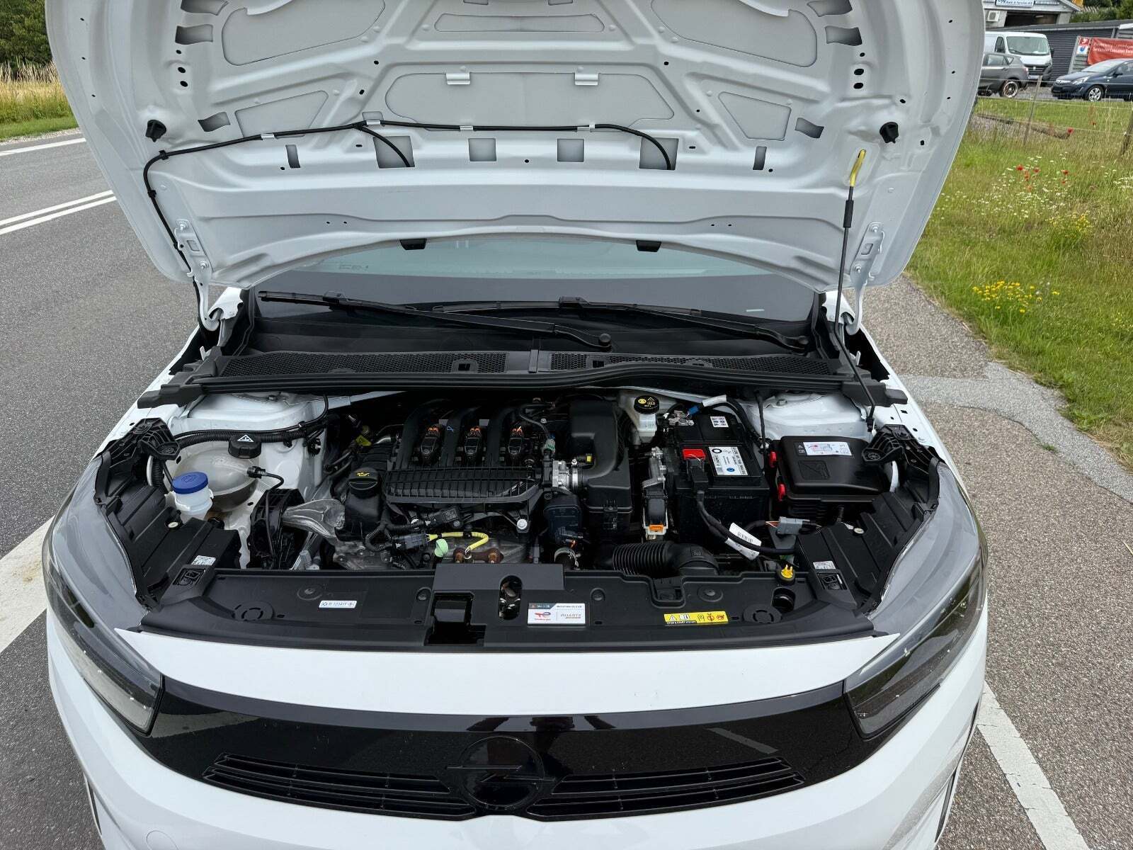 Hvid Opel Corsa fra 2024
