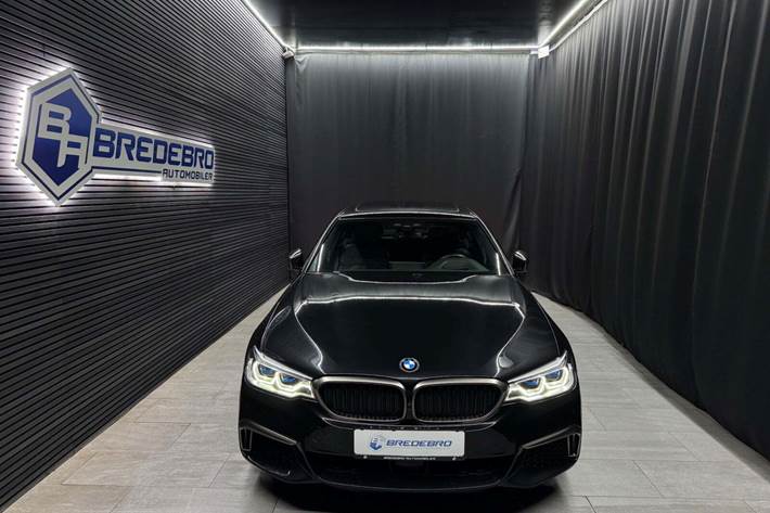 Sort BMW M550i fra 2020
