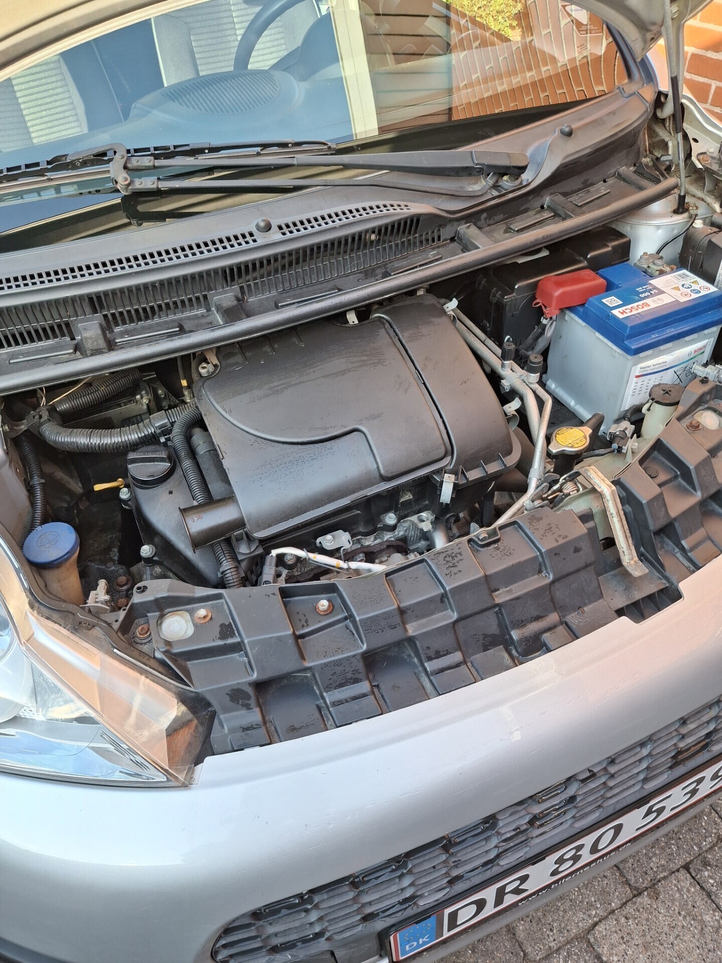 Grå Peugeot 107 fra 2014