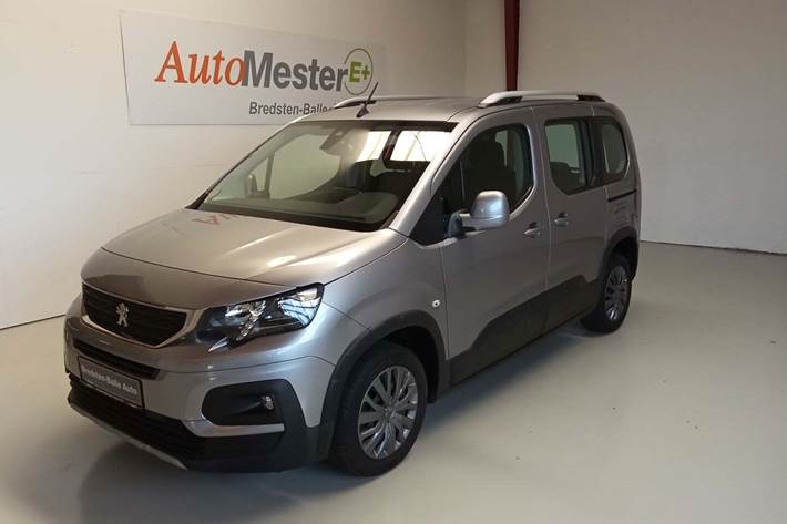 Sølv Peugeot Rifter fra 2019 set udefra