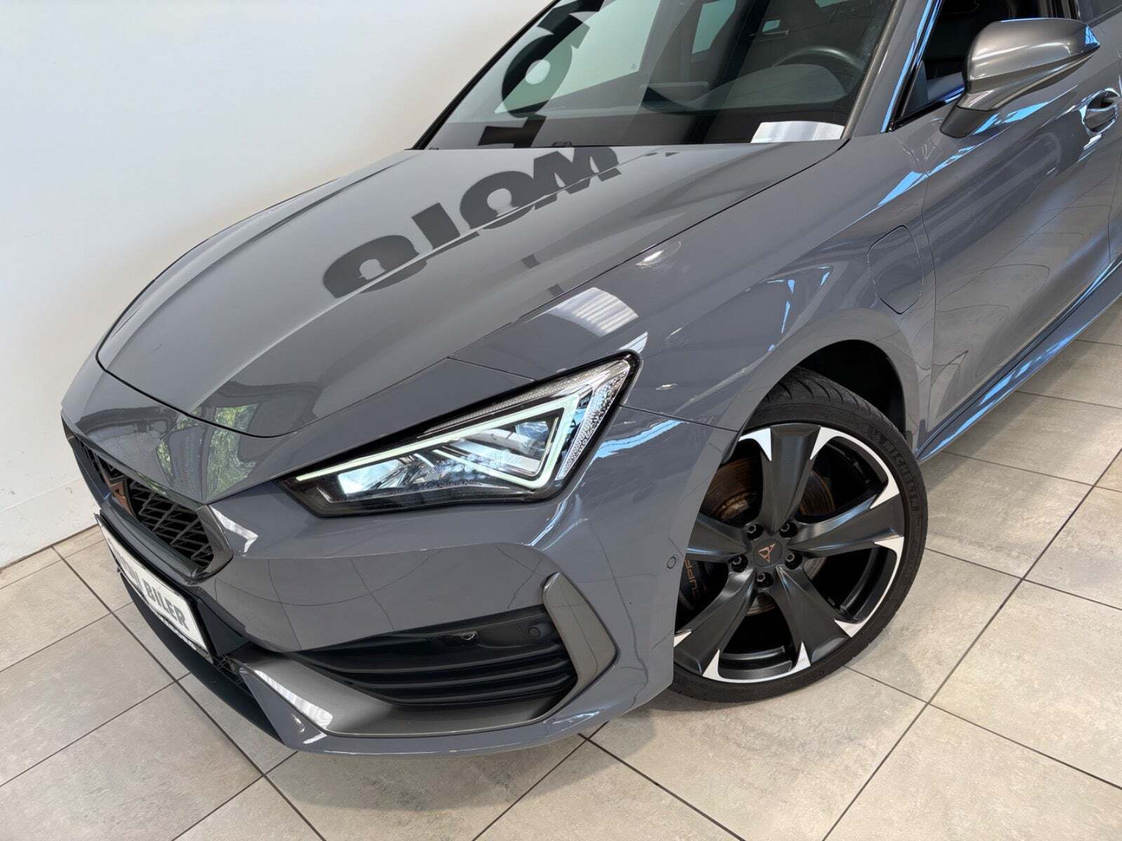 Grå Cupra Leon fra 2021